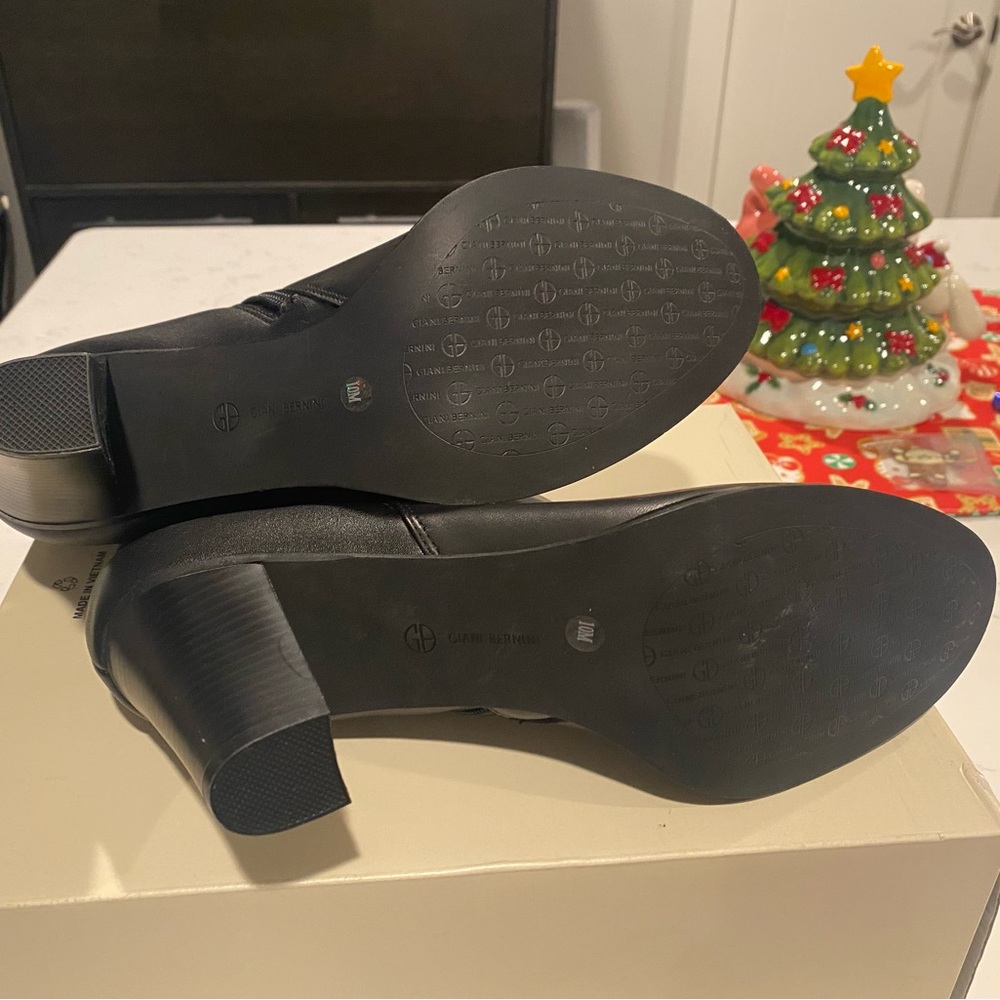 Like New! Giani Bernini Black Leather Ankle Boots 10 M - Picture 8 of 15